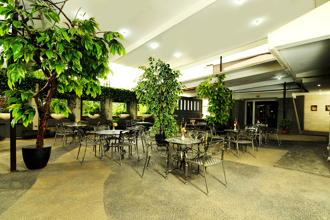 gallery-restaurant-outdoor